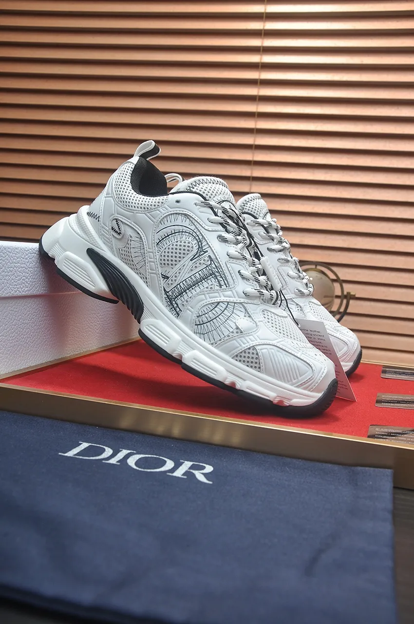 Men's shoes 💰: 640💶 (couples model) Brand: Dior (Dior) Standard code: Women's code 35-40. Men's code 38-44 (45 customized) Grade: Same as the official website Material: Top-quality original cowhide stitching Original wear-resistant and lightweight outsole Style category: Fashionable casual shoes Distinguished luxury brand elements top luxury Color: Actual picture color